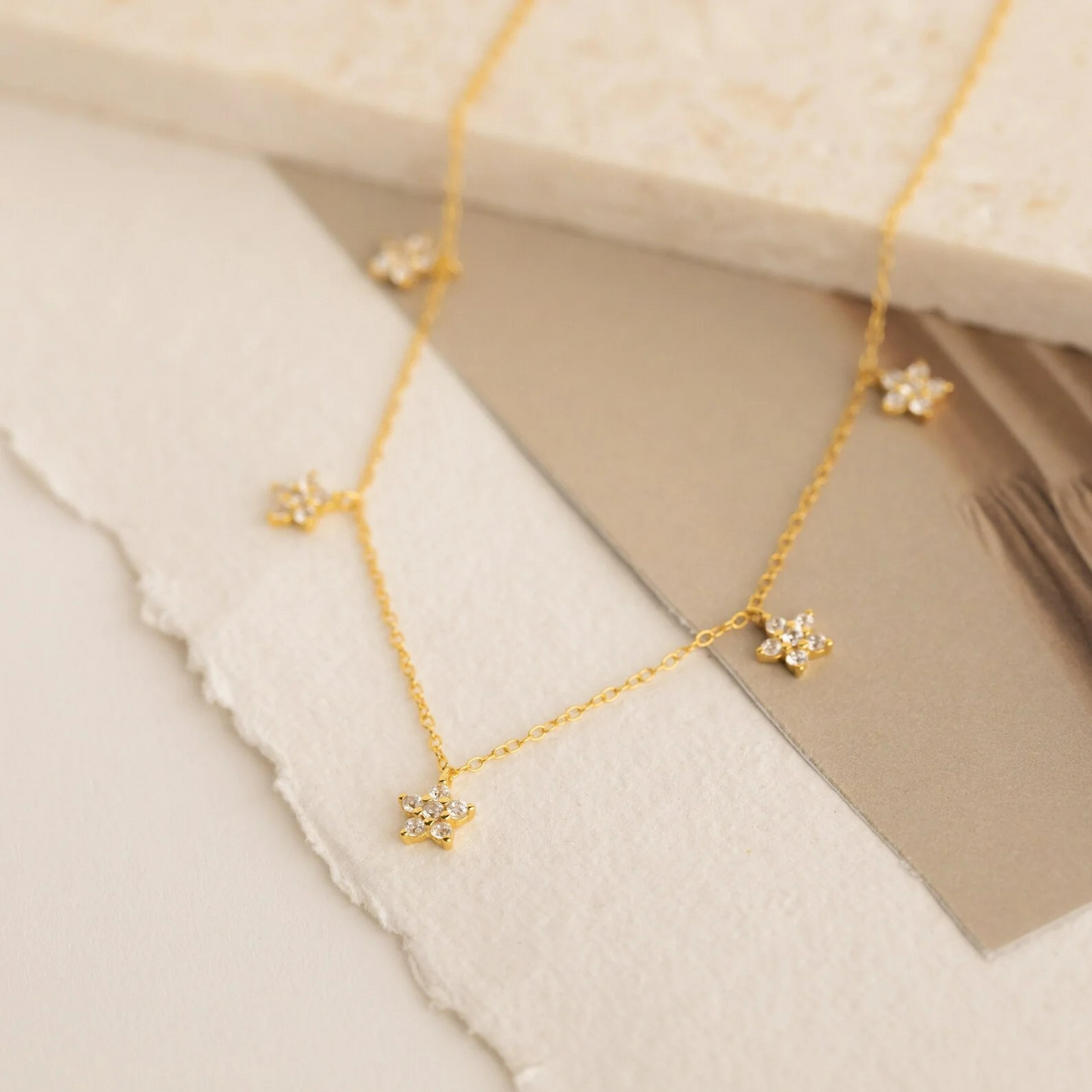 Collier Floral en Diamants Élégant