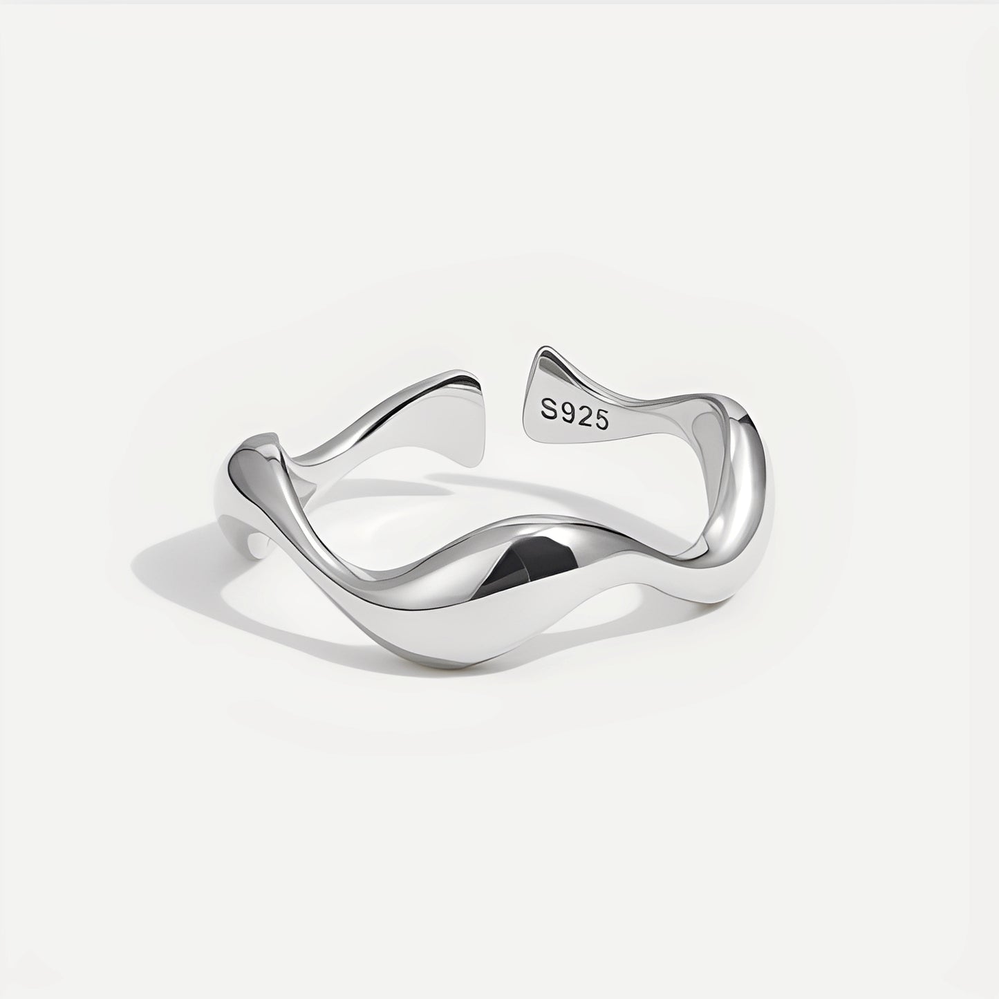 Ondine – Bague Minimaliste Ondulée
