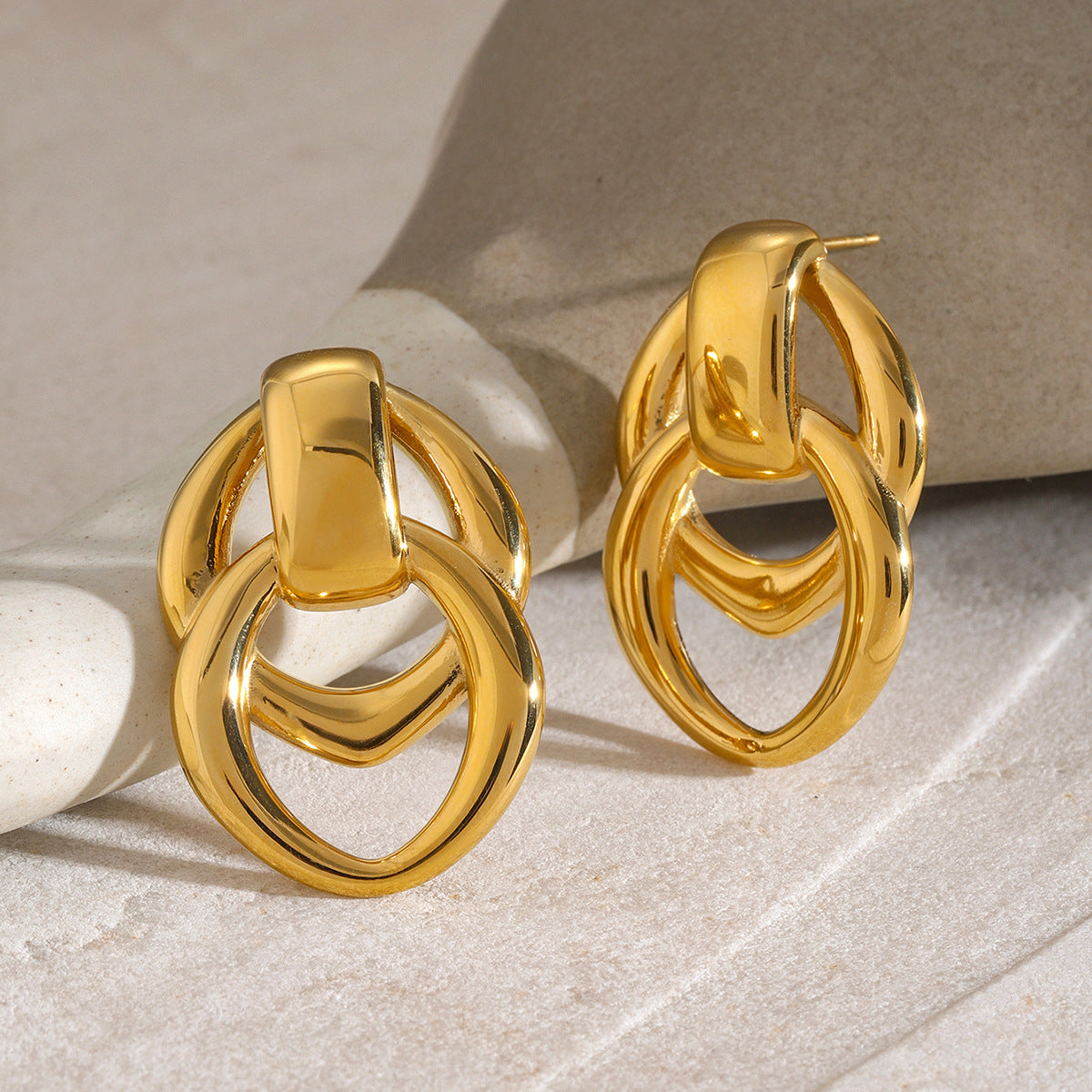 Vera – Boucles d’Oreilles Géométriques Dorées