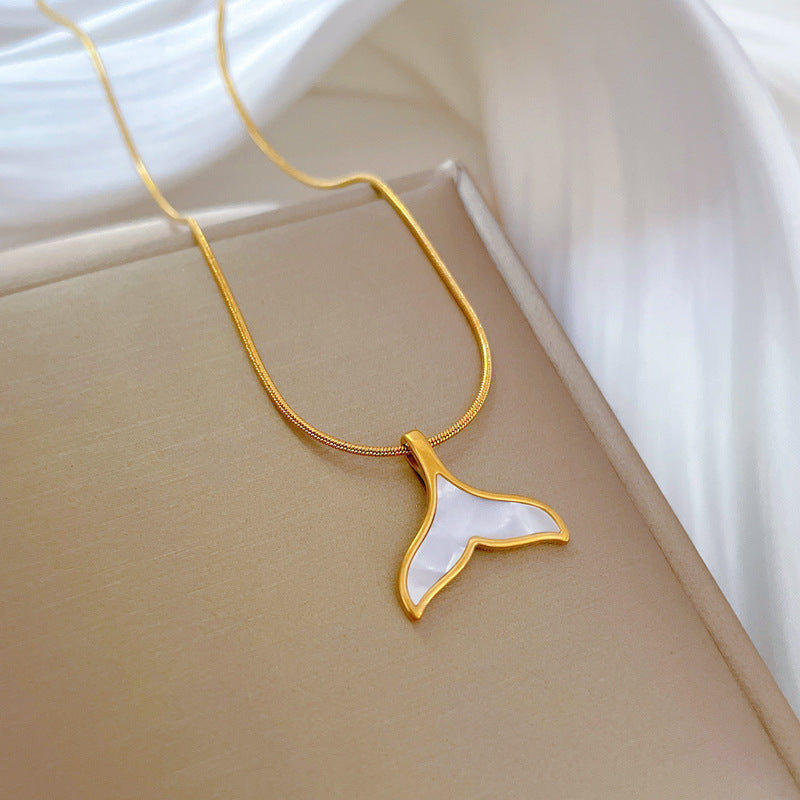 Naia – Collier Pendentif Coquillage Queue de Poisson Doré