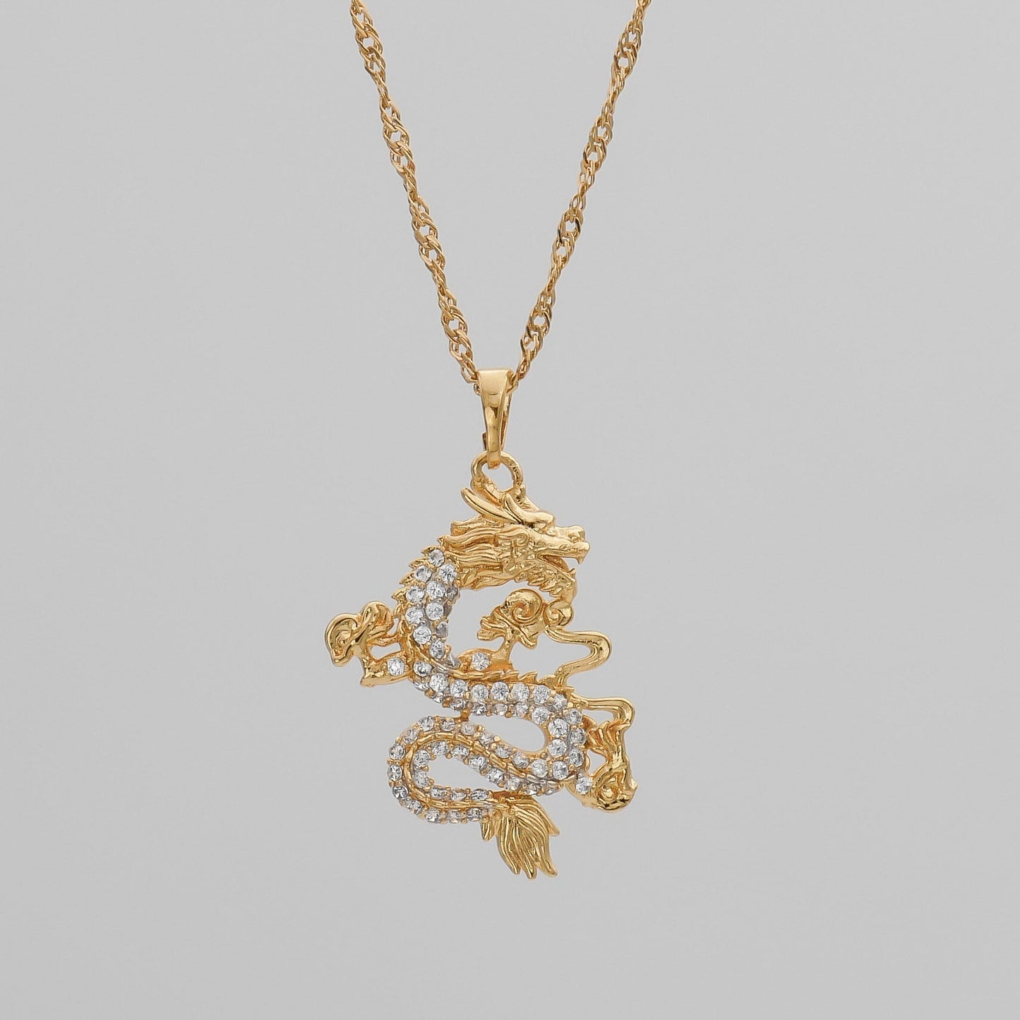 Carla – Pendentif Dragon Classique Sertie de Diamants