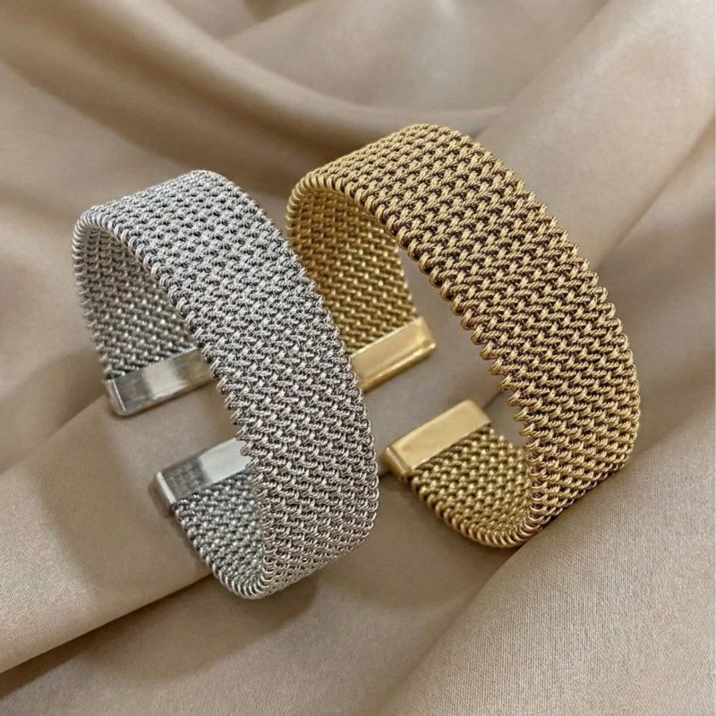 Raya – Bracelet en Acier Titane avec Câble Embossé
