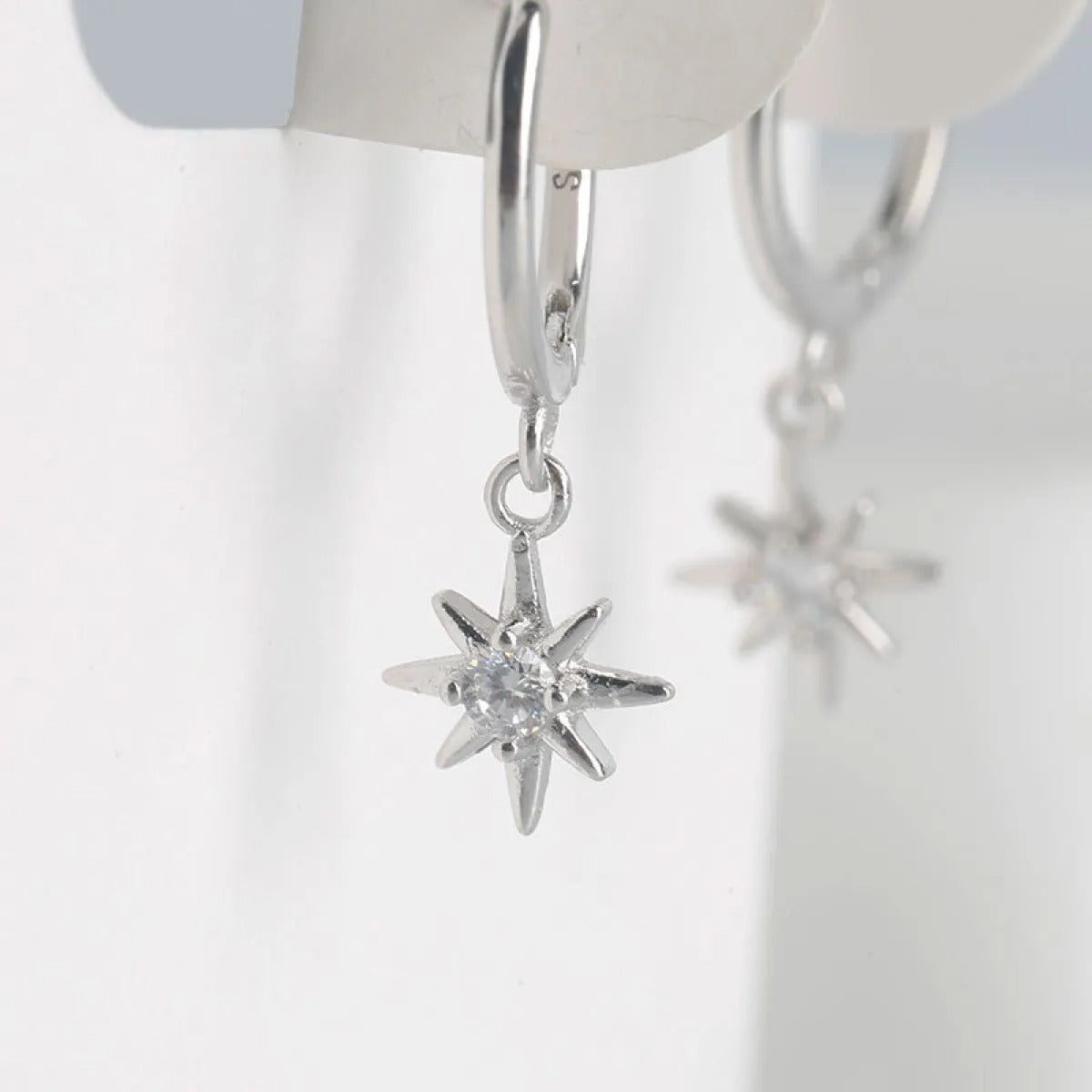 Cess – Boucles d'Oreilles Huggie Micro Pavé Étoile
