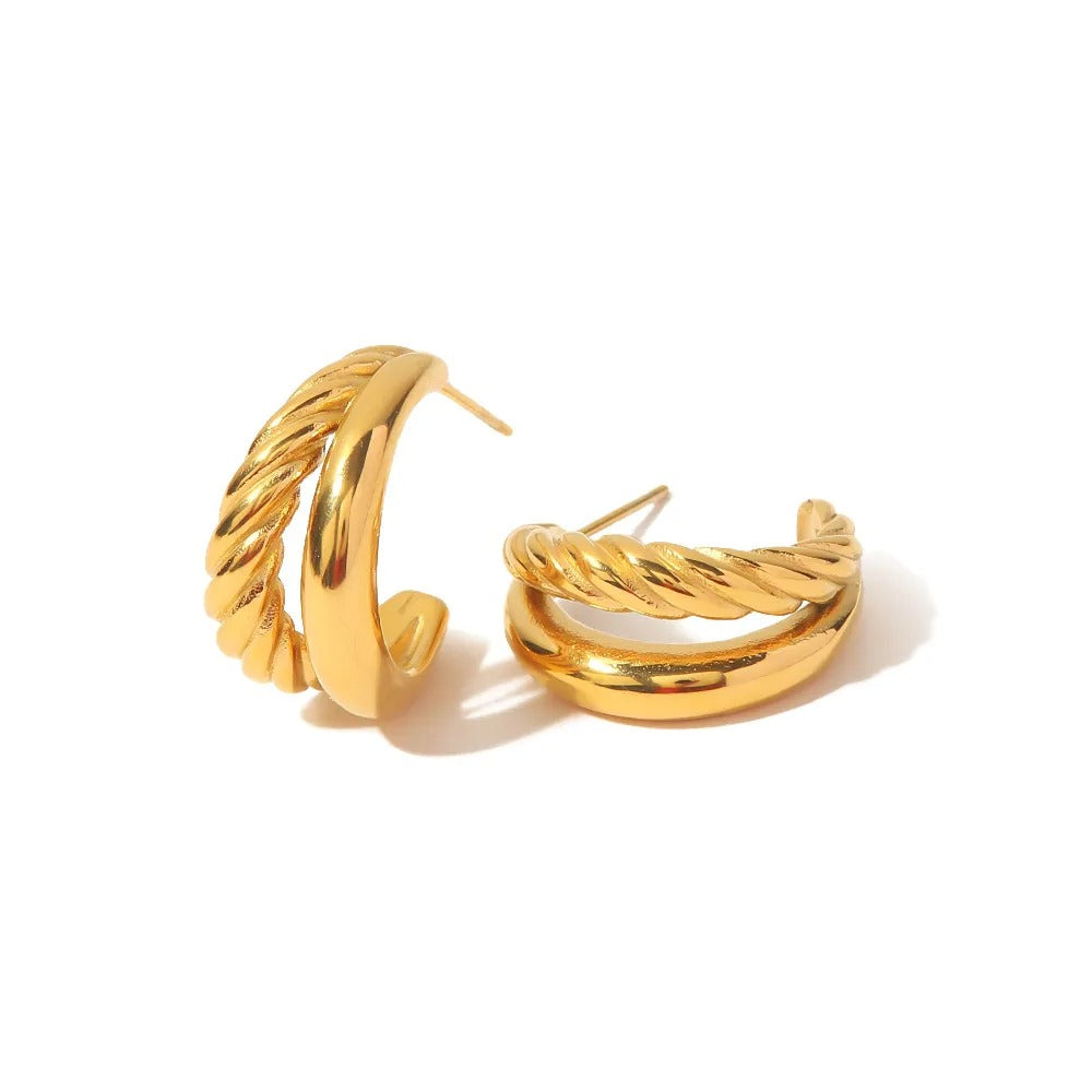 Cecilia – Bague Croix Dorée Élégante