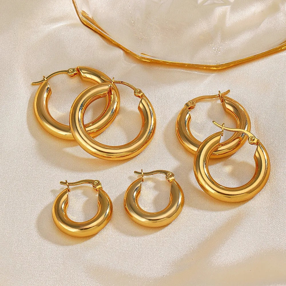 Lena – Créoles Simples Dorées 18K