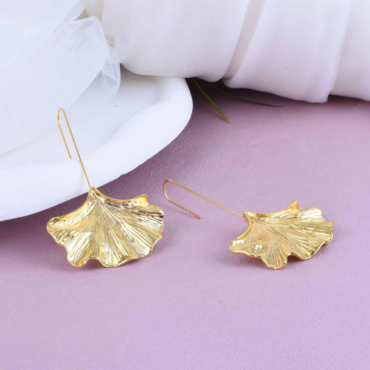 Bliss – Boucles d’Oreilles Pétales Dorées Vintage