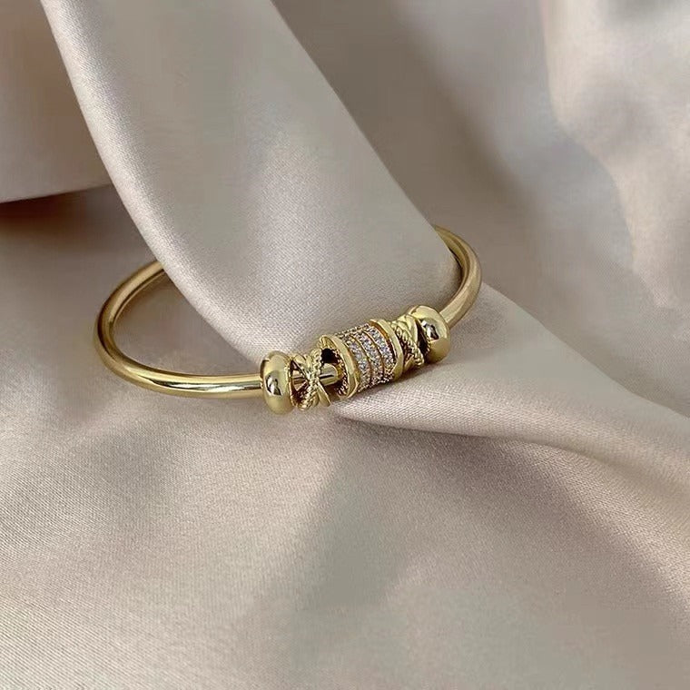 Ella – Bracelet Ajustable avec Breloques Dorées
