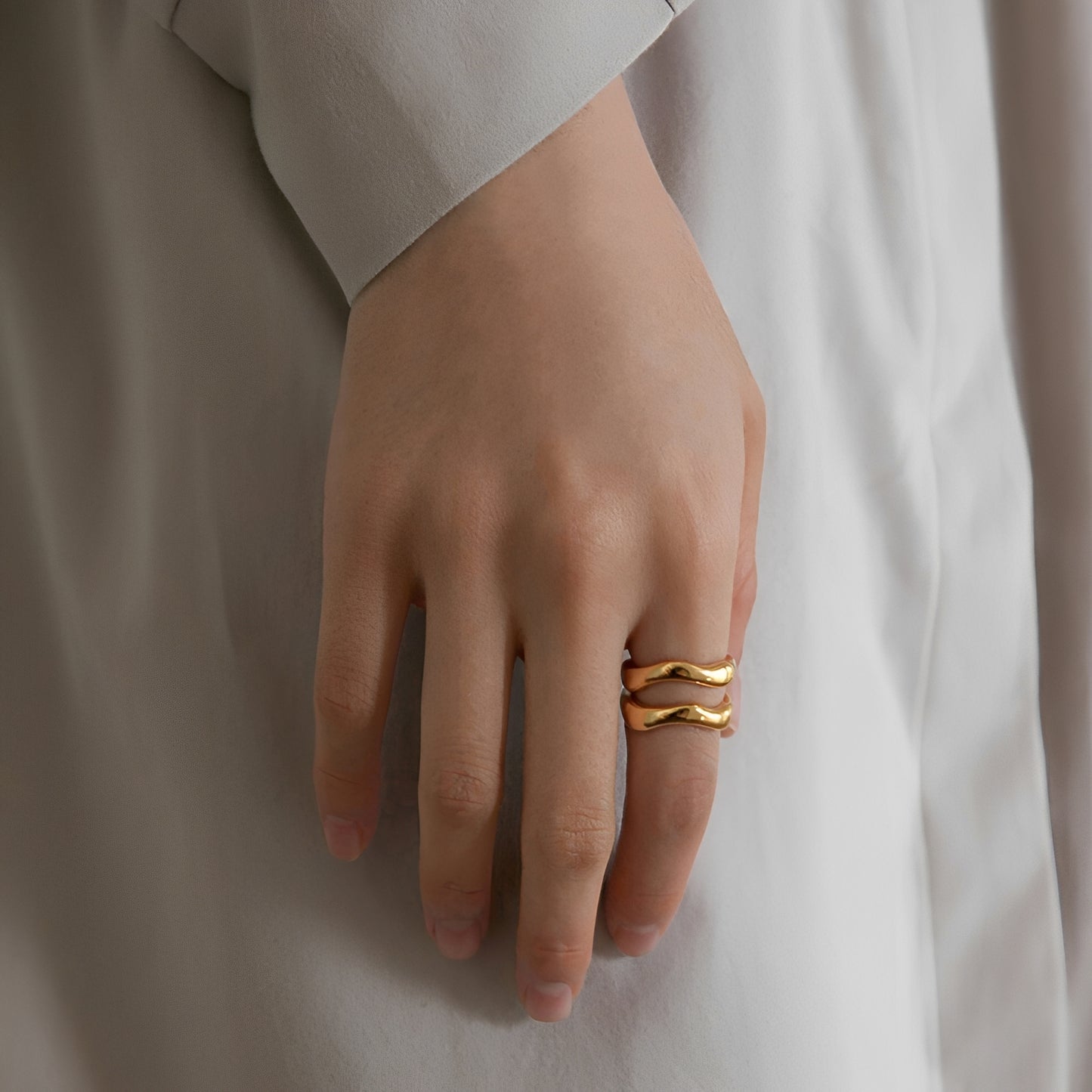 Lorena – Bague Vague Courbée Élégante
