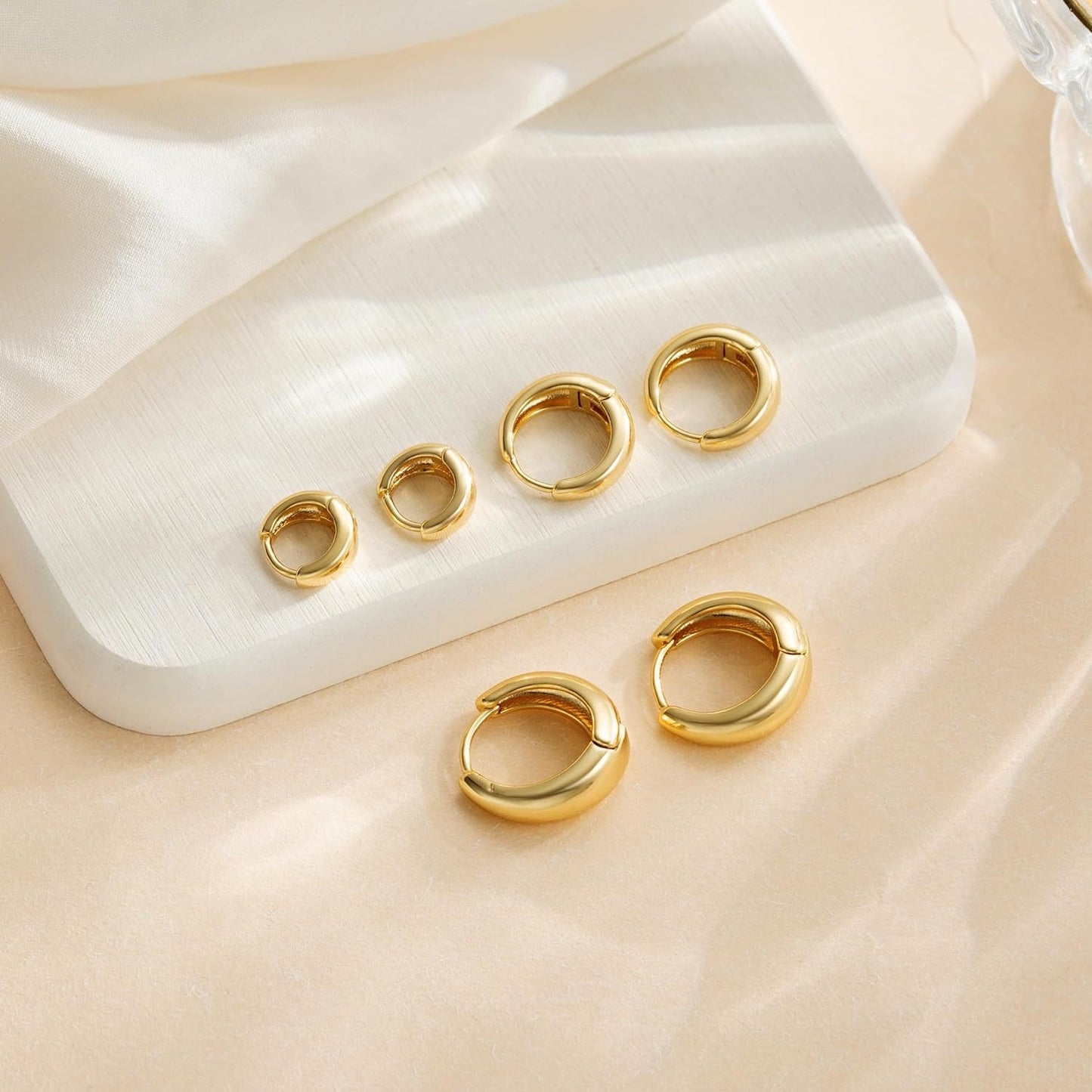 Aurya – Boucles d’Oreilles Simples et Brillantes en Or