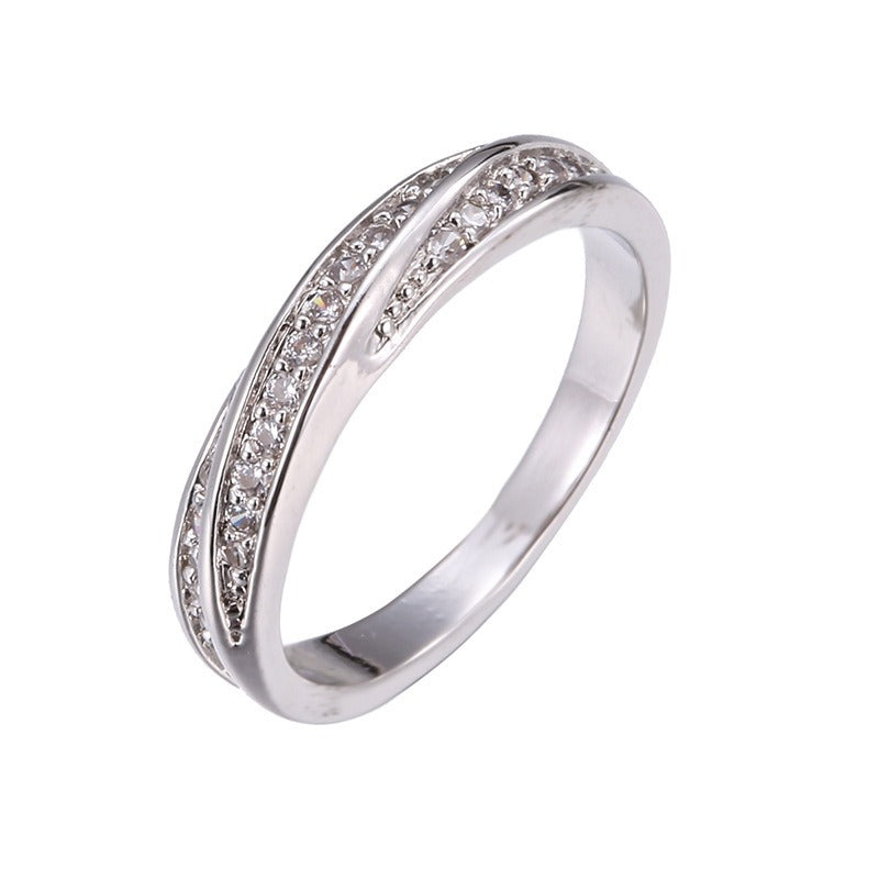 Lysanne – Bague Croix Minimaliste en Zircon