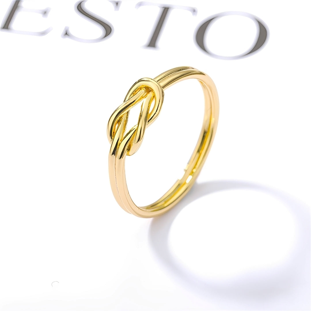 Matilda – Bague Croix Entrelacée