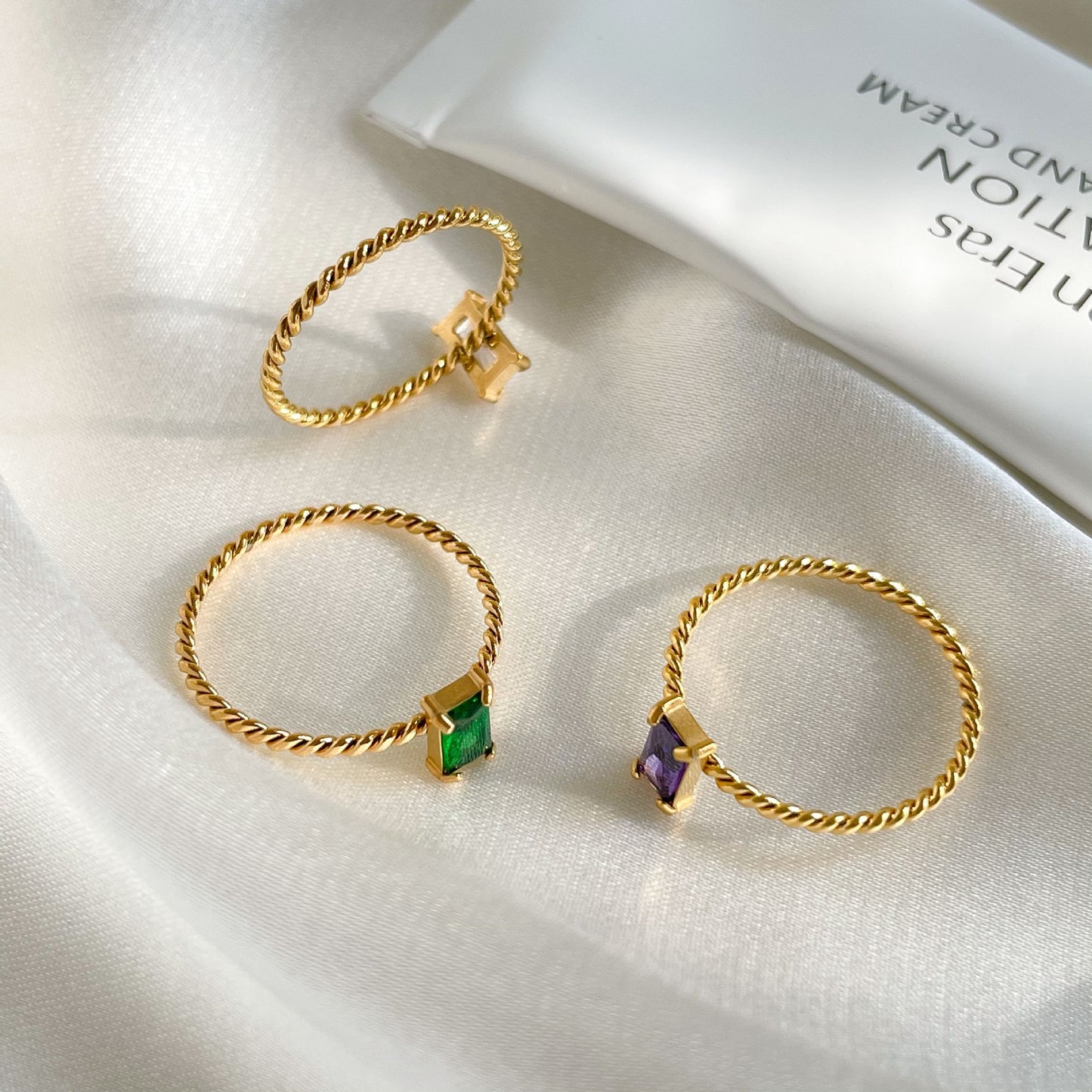Selin – Bague Pierre Fine Torsadée