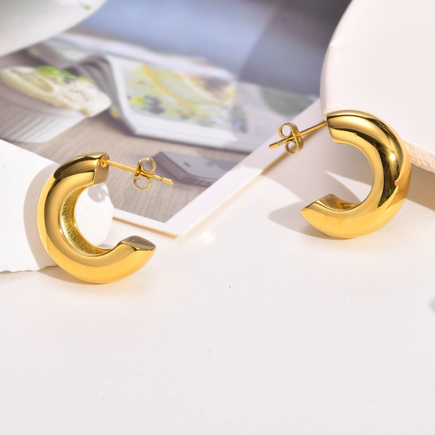 Naya – Boucles d’oreilles en acier inoxydable doré en forme C