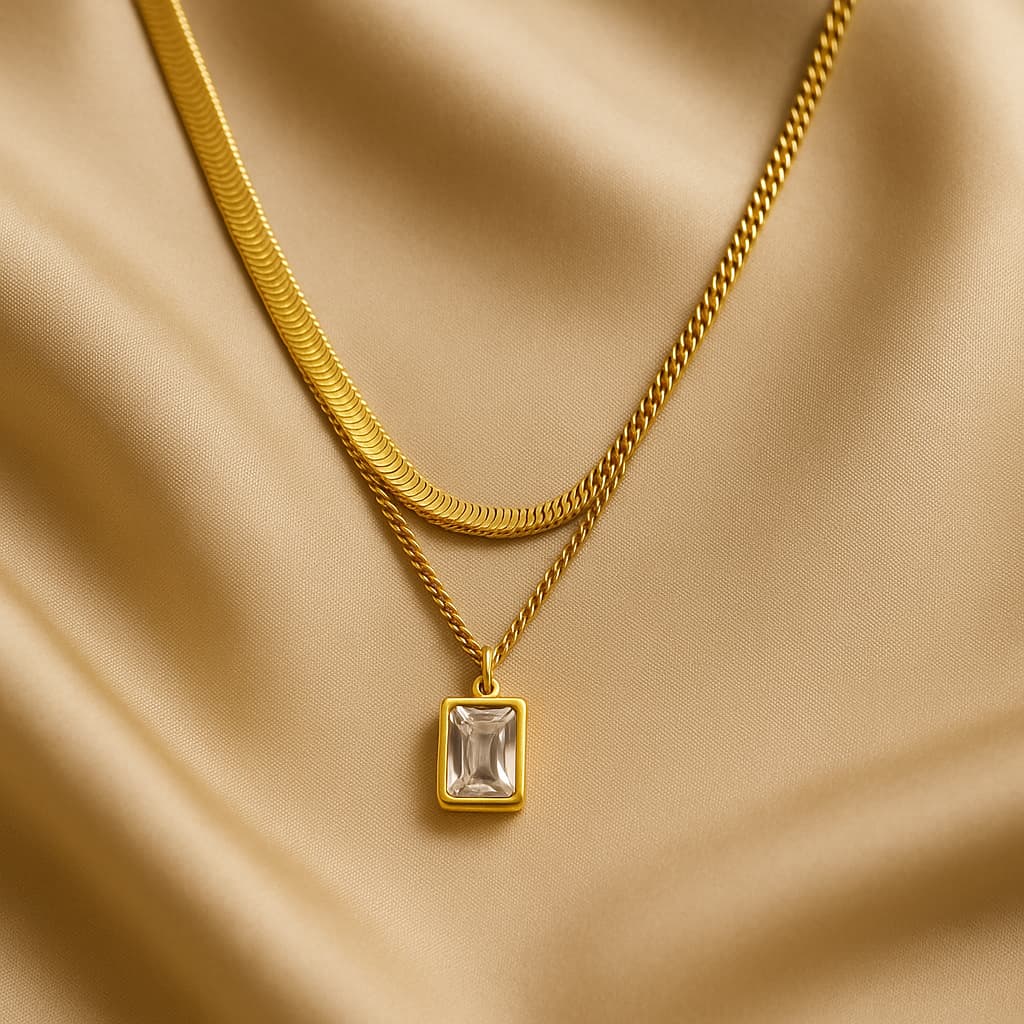 Viy – Pendentif Cristal Carré Élégant