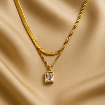 Viy – Pendentif Cristal Carré Élégant
