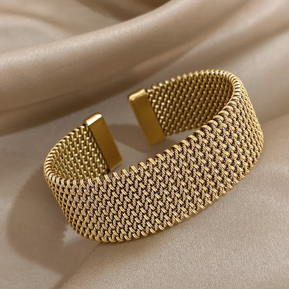 Raya – Bracelet en Acier Titane avec Câble Embossé