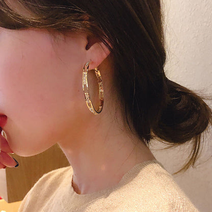 Lina – Boucles d’Oreilles Métal Simples et Tendance