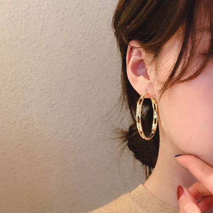Lina – Boucles d’Oreilles Métal Simples et Tendance