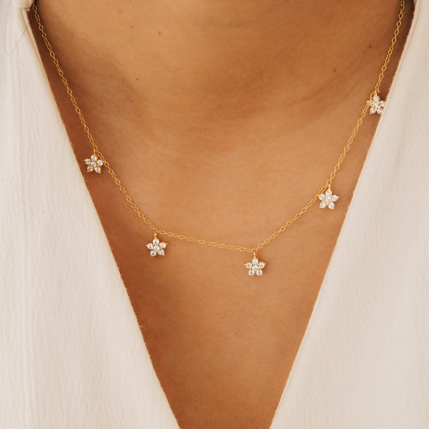 Collier Floral en Diamants Élégant