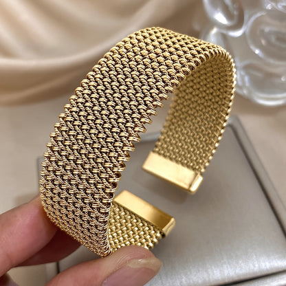 Raya – Bracelet en Acier Titane avec Câble Embossé