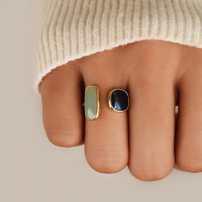 Olympe – Bague Rétro Ouverte Dorée Effet Émaillé