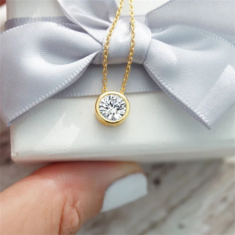 Daniella – Collier Or avec Pierre Symbolique