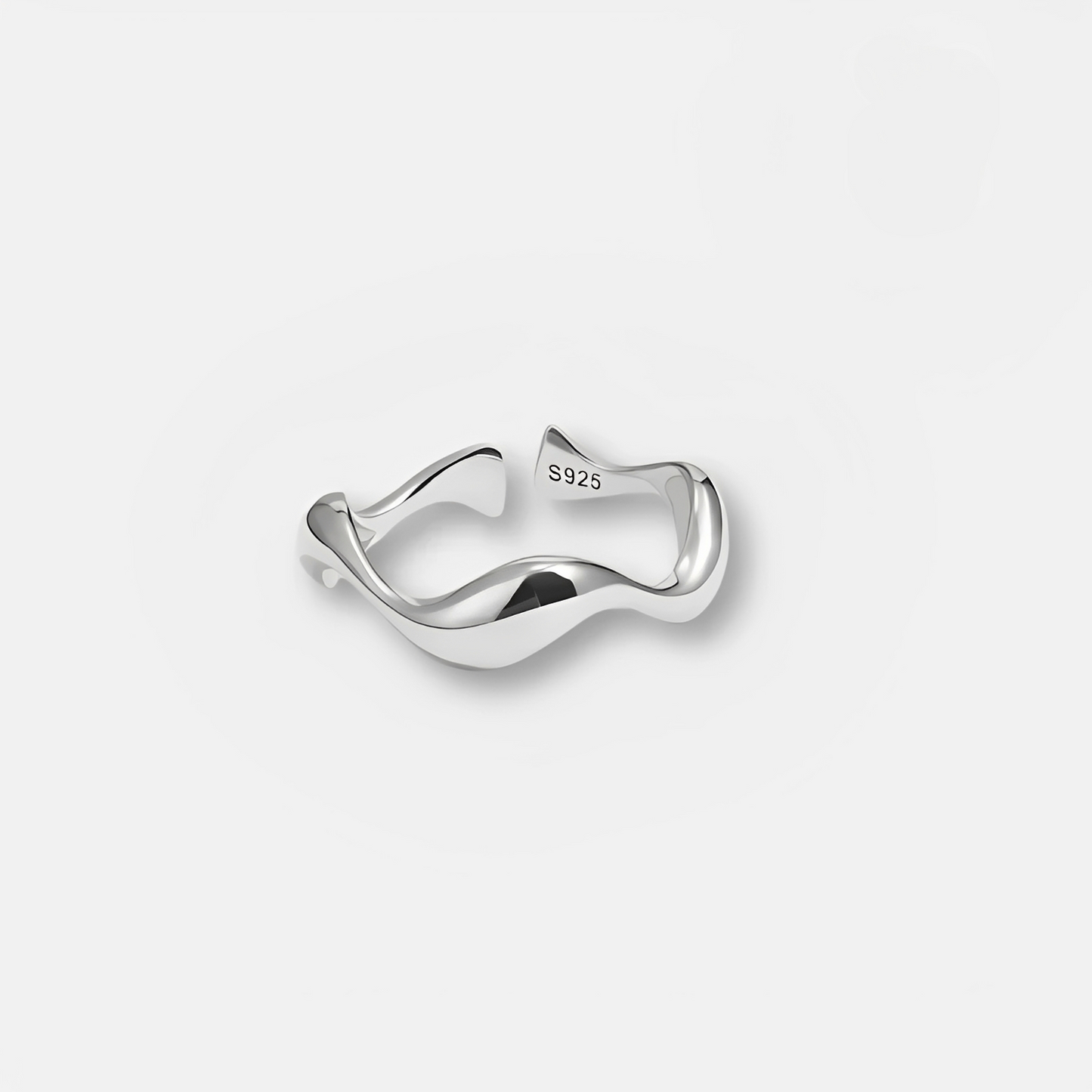 Ariane – Bague Ondulée aux Lignes Naturelles