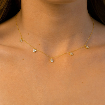 Collier Floral en Diamants Élégant