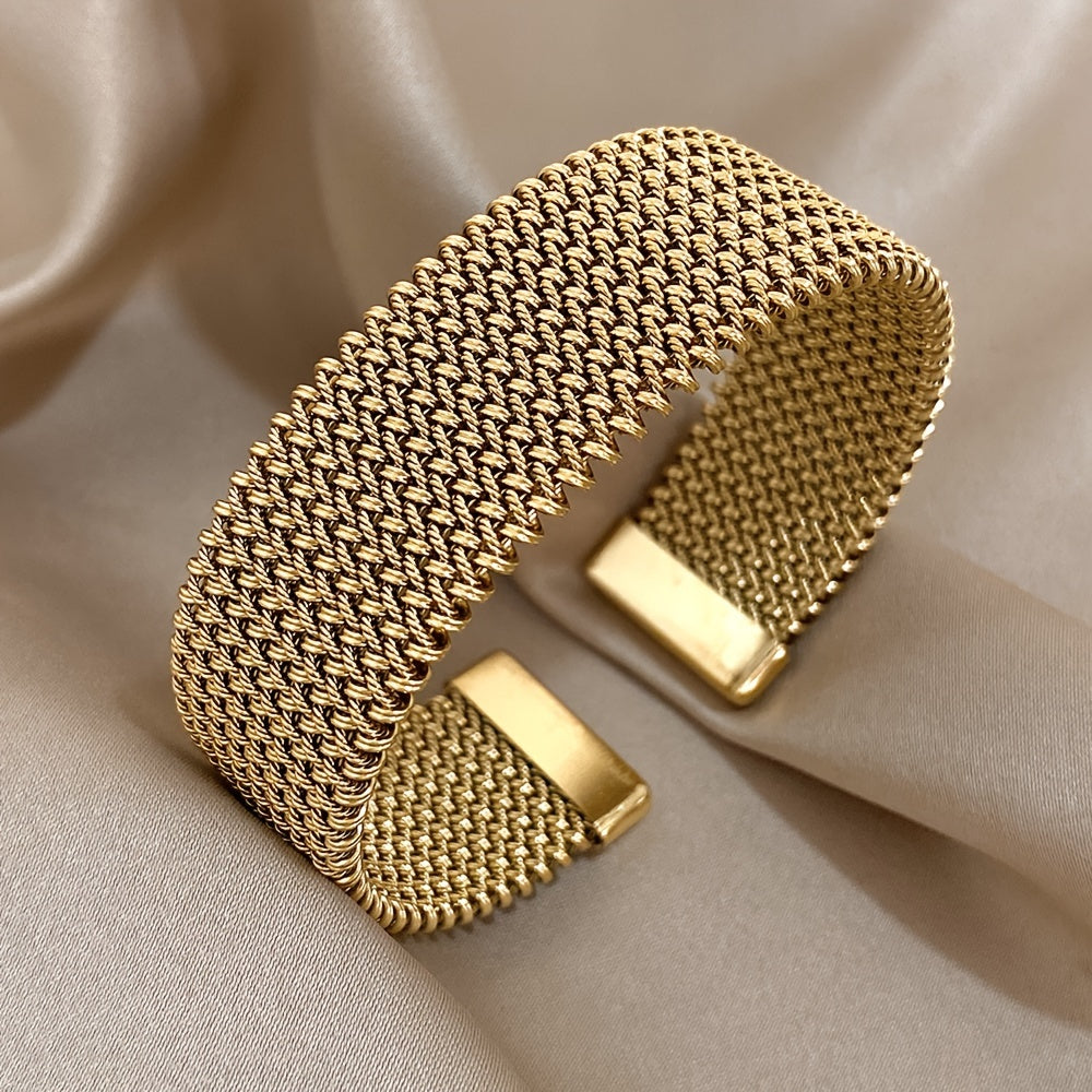 Raya – Bracelet en Acier Titane avec Câble Embossé