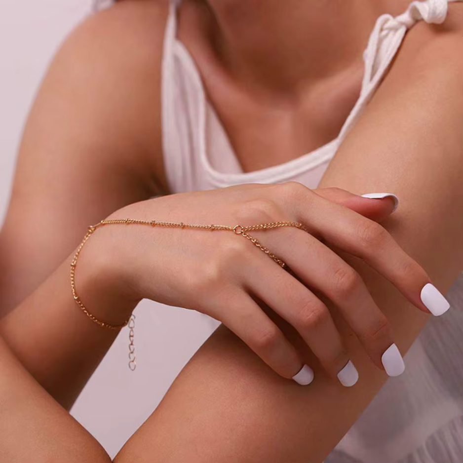 Evelyne – Bracelet Chaîne Doré Élégant
