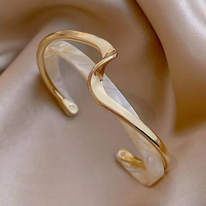 Bracelet Ondulé avec Incrustations de Perles - Bracelet en Or Plaqué 18K