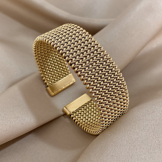 Raya – Bracelet en Acier Titane avec Câble Embossé