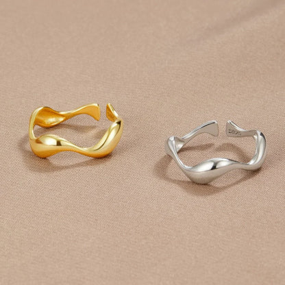 Ariane – Bague Ondulée aux Lignes Naturelles