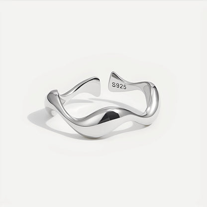 Ondine – Bague Minimaliste Ondulée