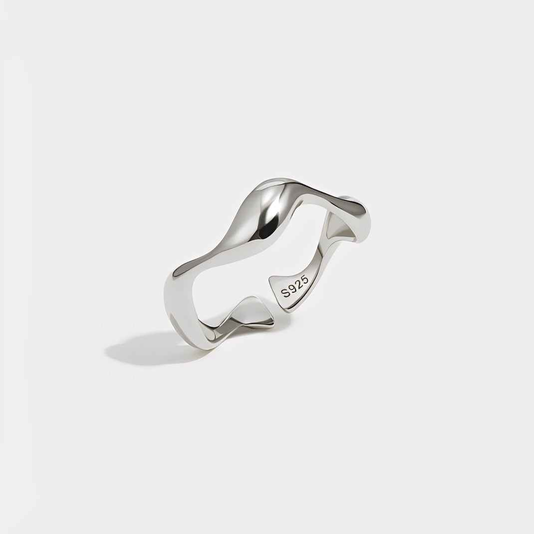 Ondine – Bague Minimaliste Ondulée