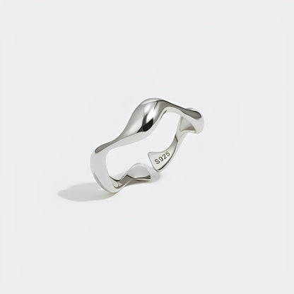 Ondine – Bague Minimaliste Ondulée