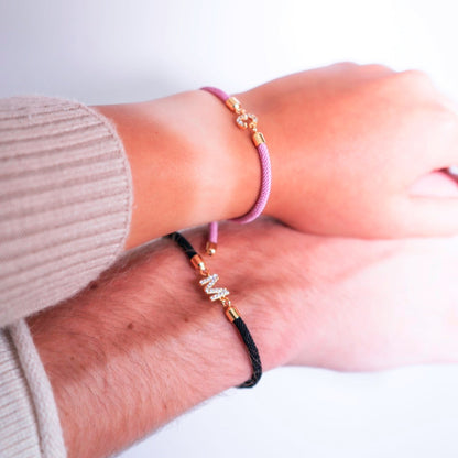 Calla – Bracelet Initiale Gravée Ajustable