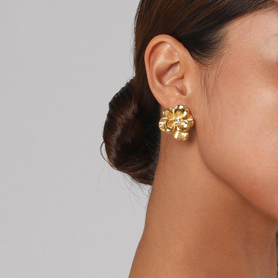 Amelia – Boucles d’Oreilles Florales Élégantes