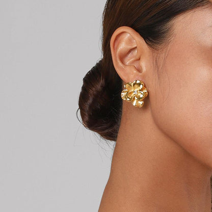 Amelia – Boucles d’Oreilles Florales Élégantes