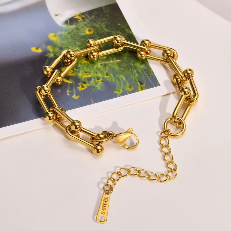 Sabrina – Bracelet Allongé en Acier Inoxydable Doré
