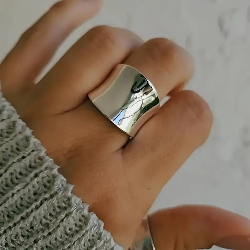 Athena – Bague Dorée Élégante