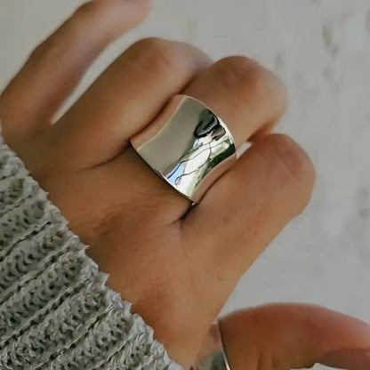 Athena – Bague Dorée Élégante