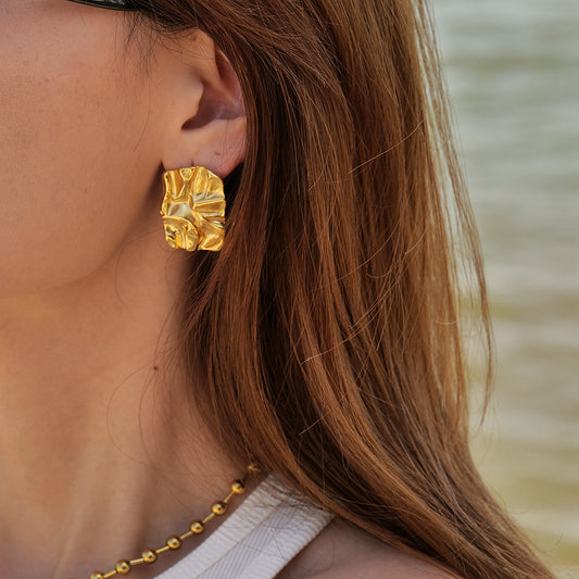 Aurora – Boucles d’Oreilles Sculptées Élégantes
