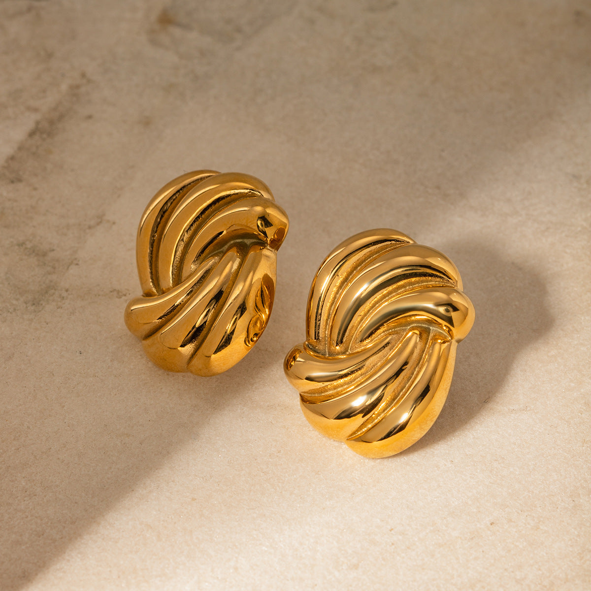 Ara – Boucles d’Oreilles Spirales Dorées