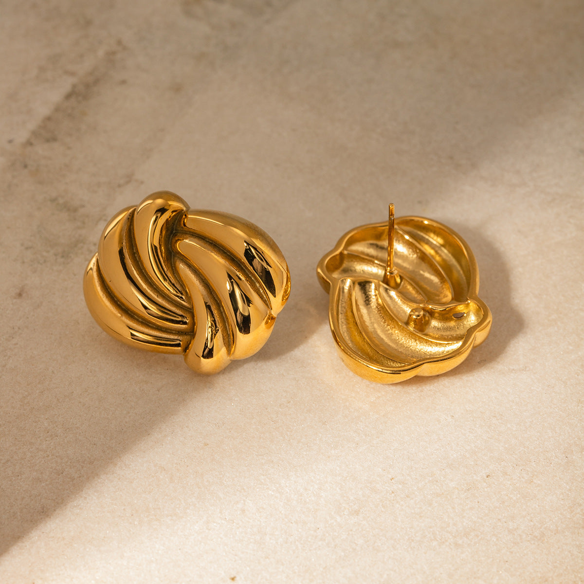 Ara – Boucles d’Oreilles Spirales Dorées