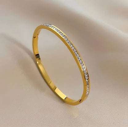 Amelie – Bracelet étoilé en acier titane