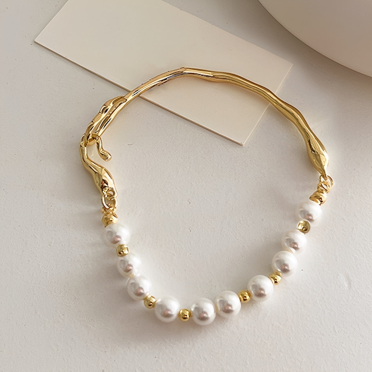Maelis – Bracelet Métallique à Perles Irrégulières