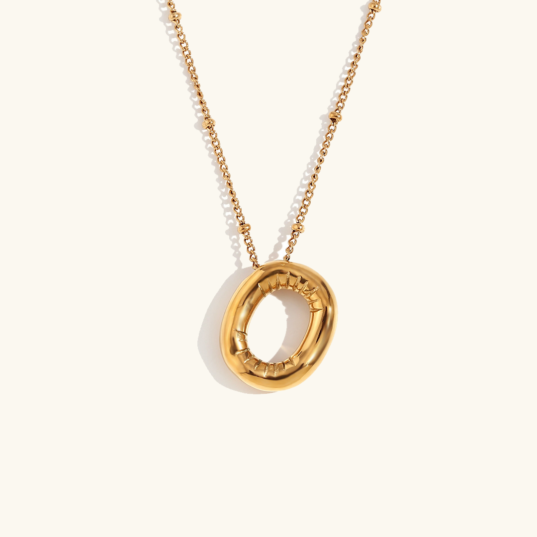 Lina – Collier Lettre Ballon Doré