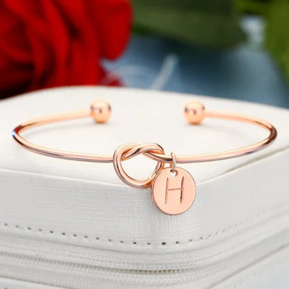 Belle – Bracelet Initiale Élégant