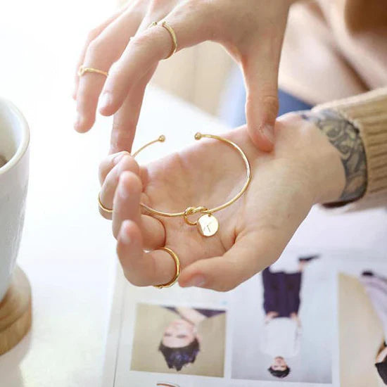 Belle – Bracelet Initiale Élégant